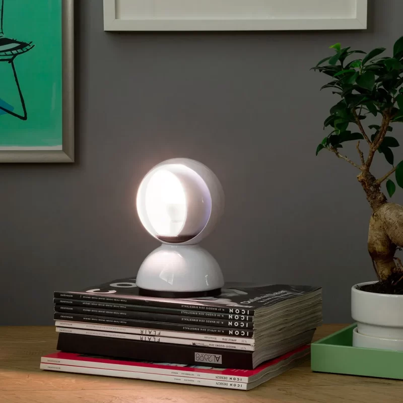 artemide-eclisse-bianco-lampada-da-tavolo-ambientazione