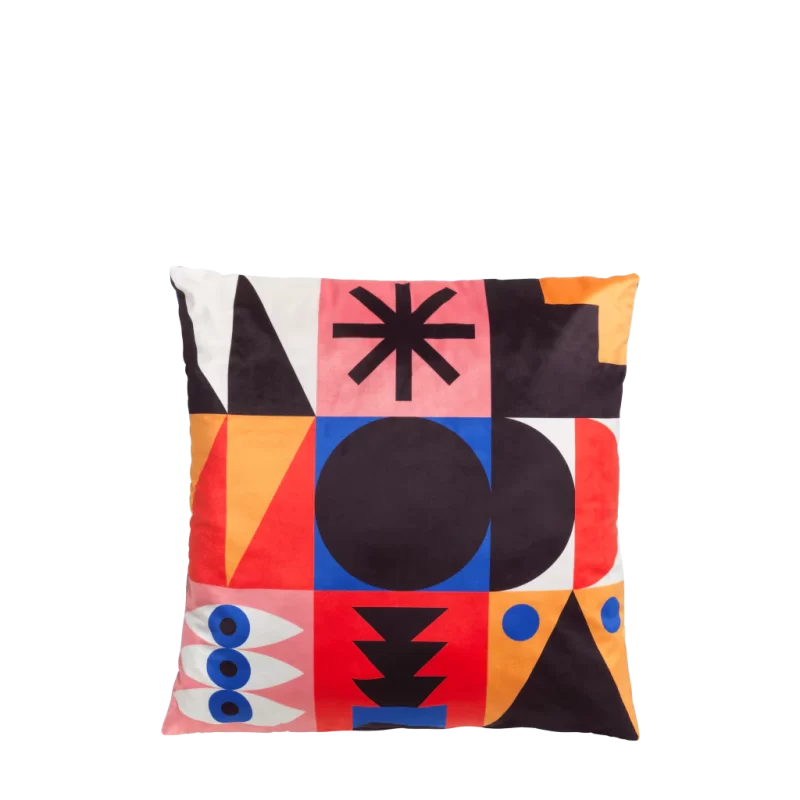 Qeeboo–Cushion-Oggian-Red-Palm-_45x45cm_–design-Marco-Oggian–02_1468946c-028e-4f29-a7b0-f20375906f95